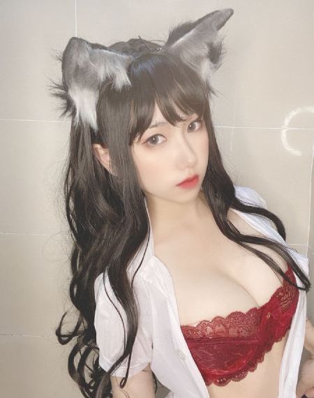 不戴乳罩的丰满已婚妇女2
