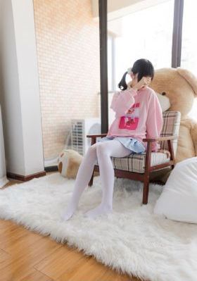 美女校花张开腿让我电影